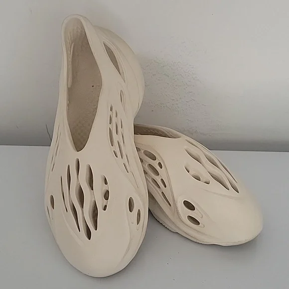 Yeezy | Shoes | Yeezy Foam Runners Bone | Poshmark display picture 1